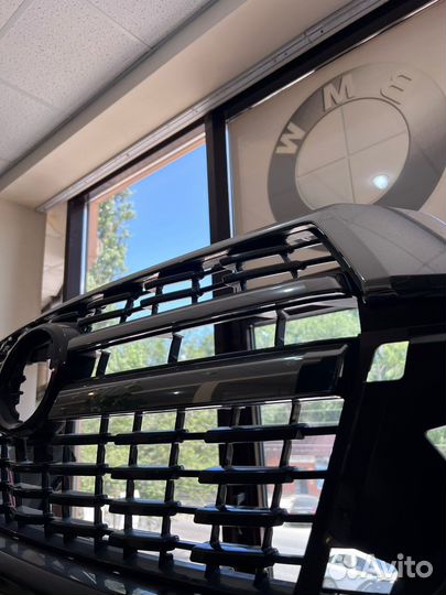 Решетка радиатора Toyota LC 200