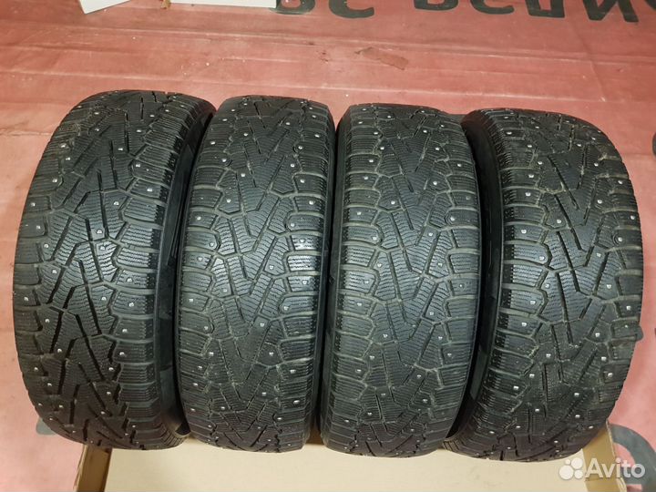 Pirelli Ice Zero 215/65 R16