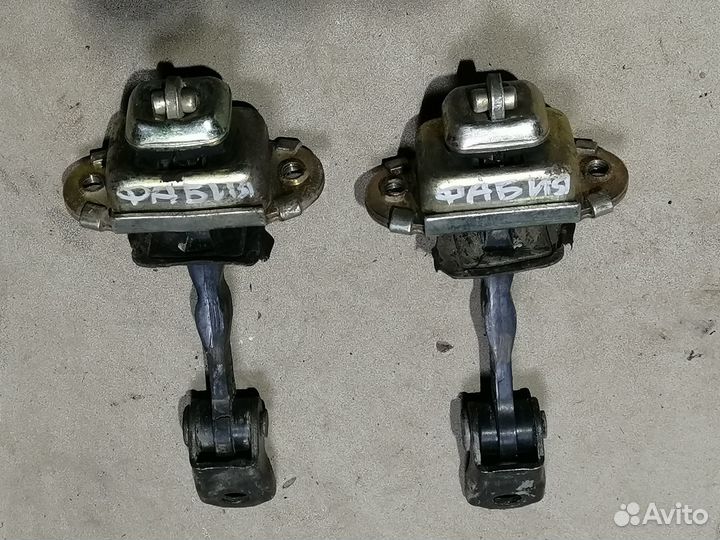 Ограничитель двери Skoda Fabia 1999-2007