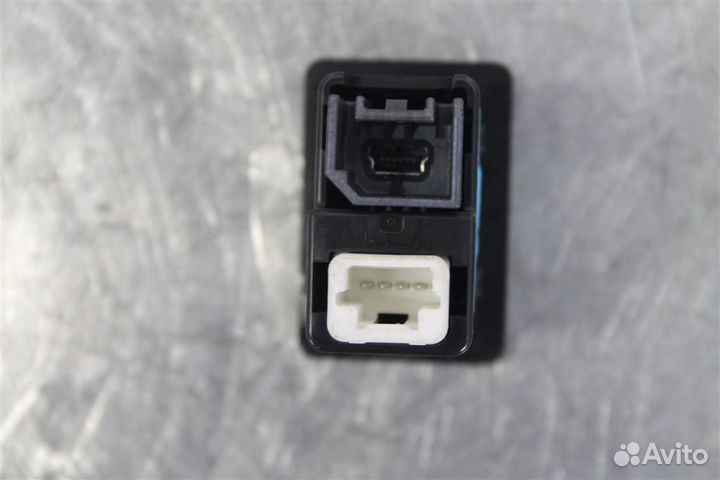 Разъем AUX и USB Nissan Qashqai J11