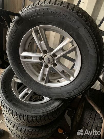 Michelin Latitude X-Ice North 215/70 R16