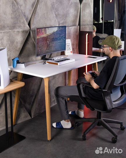 Стол компьютерный игровой