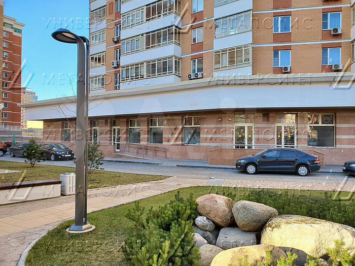 Помещение свободного назначения 372 м²