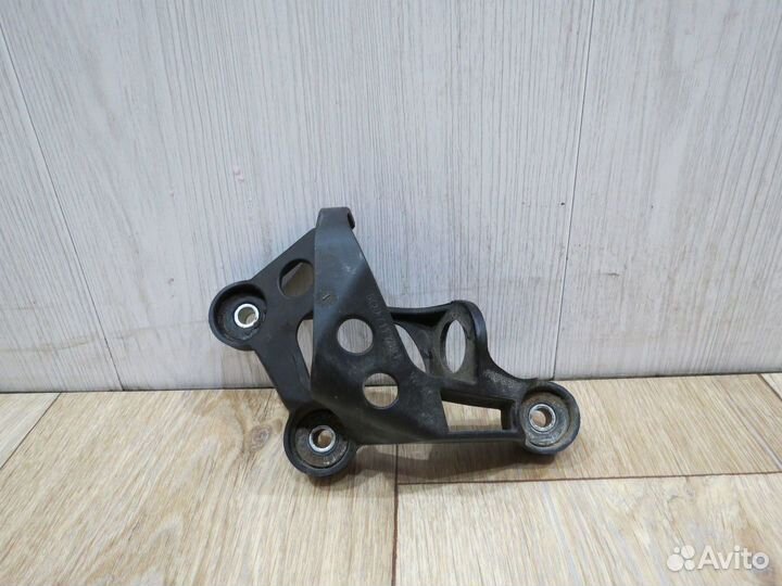 Кронштейн троса кпп Volkswagen Polo