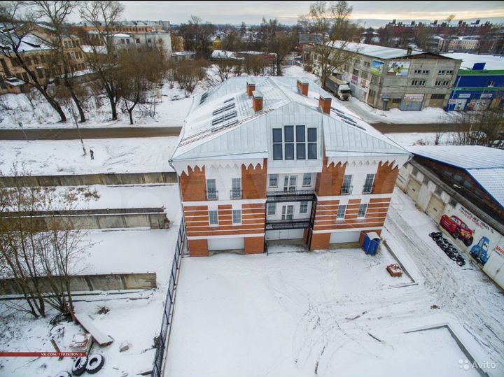 Здание, 1300 м²