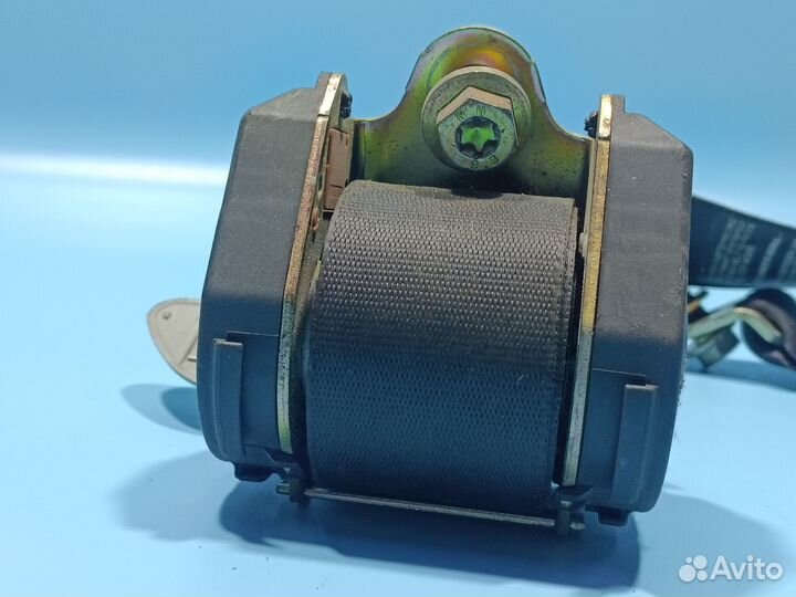 Ремень безопасности задний для Mitsubishi Carisma