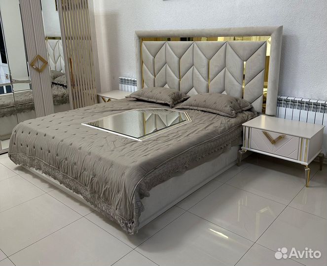 Спальный гарнитур