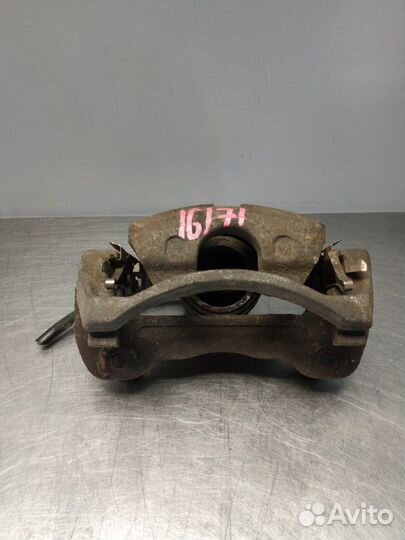 Суппорт передний левый Mitsubishi L200 KB4T 4D56