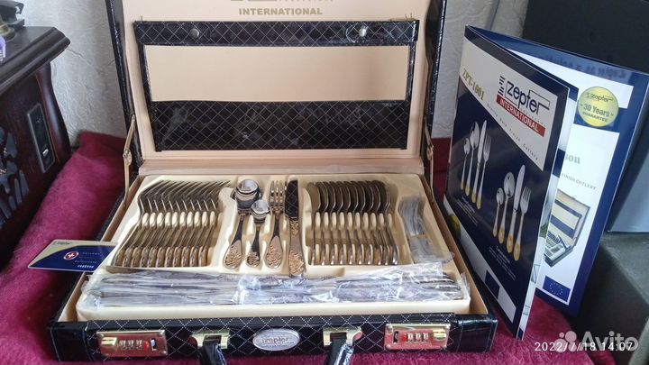 Набор столовых приборов в чемодане 48/49 предметов