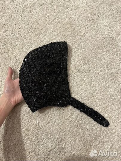 Чепчик с пайетками новый