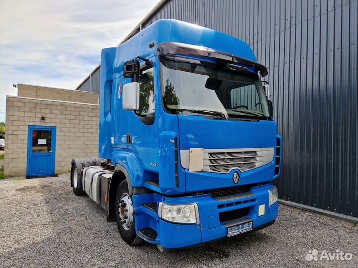 В разборке грузовик Renault,Premium II с 2007