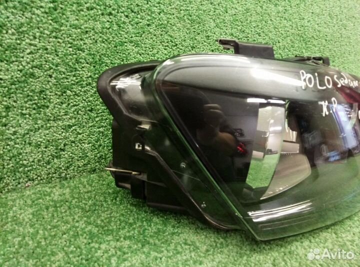 Фара правая Volkswagen Polo V 6R1941016E