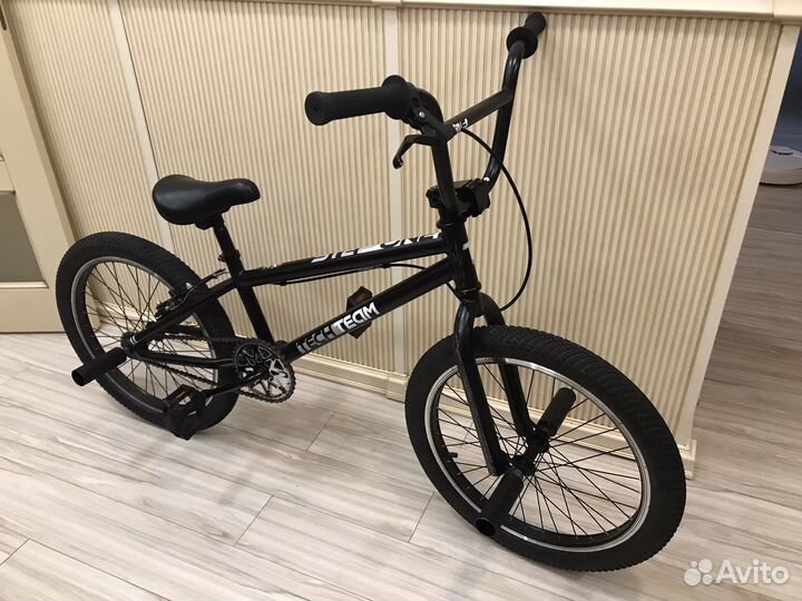 Трюковой велосипед BMX