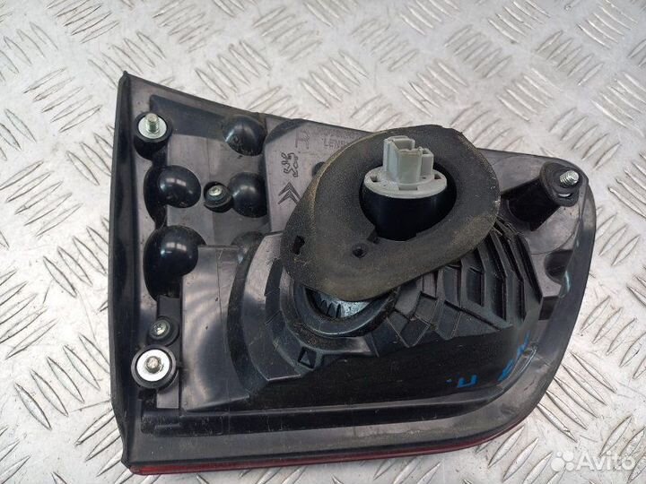 Фонарь задний правый Citroen C-Crosser 2.2 HDI