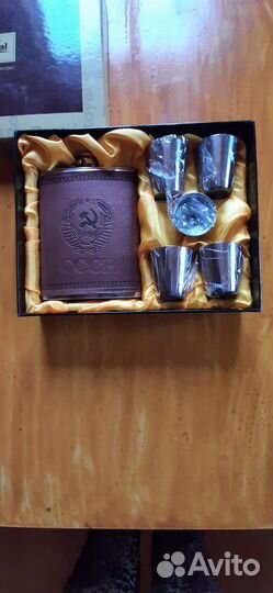 Фляжка со стопками