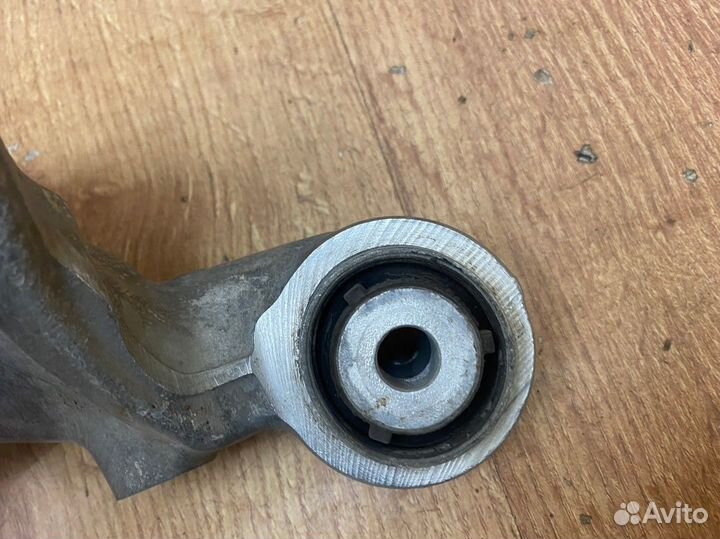 Кулак задний правый Mercedes C117 CLA GLA W246