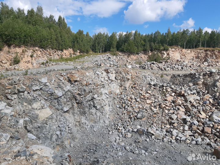 Карьер по добыче строительного камня. Щебень