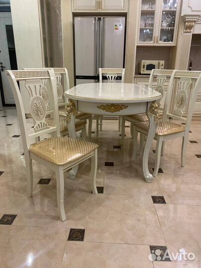 Стол и стулья