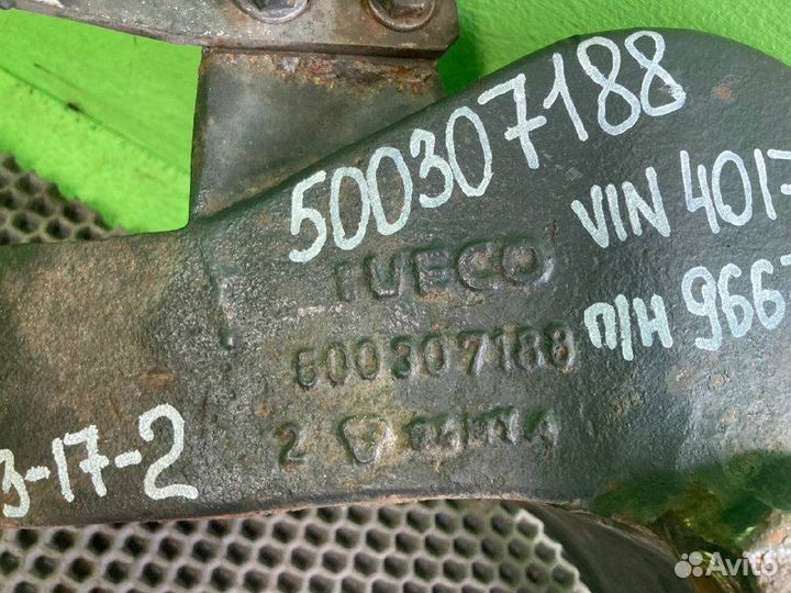 Кронштейн двигателя iveco stralis