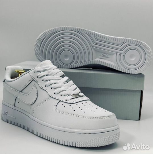 Белые Nike Air Force 1