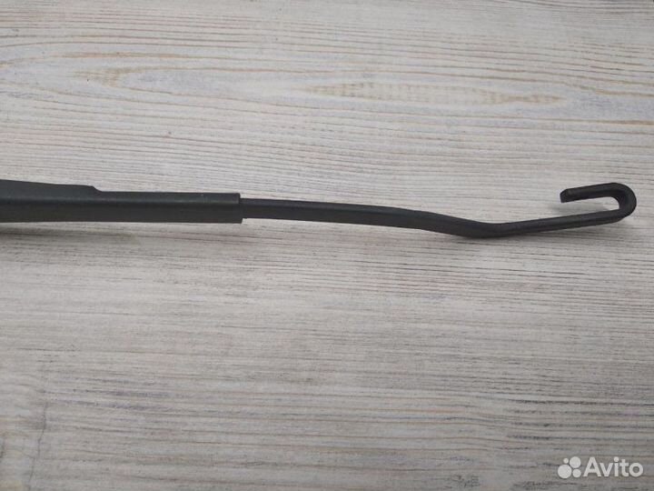 Поводок стеклоочистителя передний передний левый