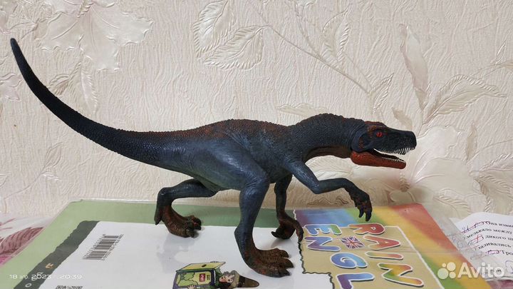 Динозавры, челюсть открывается