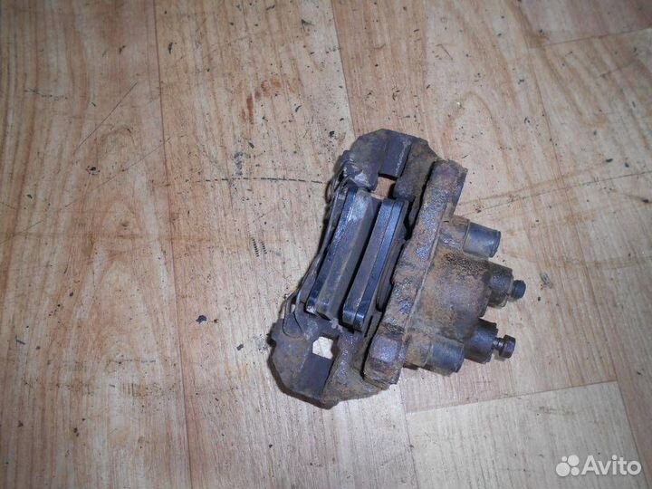 Суппорт задний левый Jeep Grand Cherokee WJ (1998