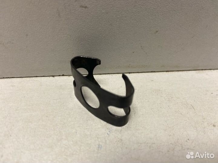 Фиксатор тормозного шланга Volkswagen Golf