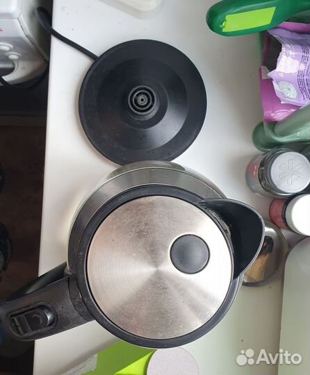 Чайник электрический б/у, Scarlett, не отключается