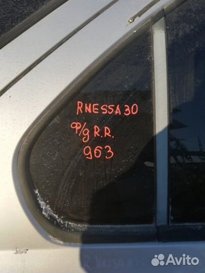 Форточка двери задняя правая Nissan R'nessa N30