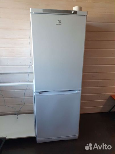 Холодильник на запчасти Indesit