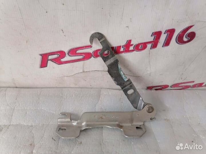 Петля капота правая Alfa Romeo 159 1