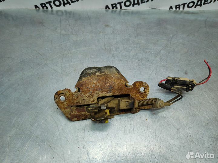 Замок двери багажника Nissan Lucino N15 1995 г.в