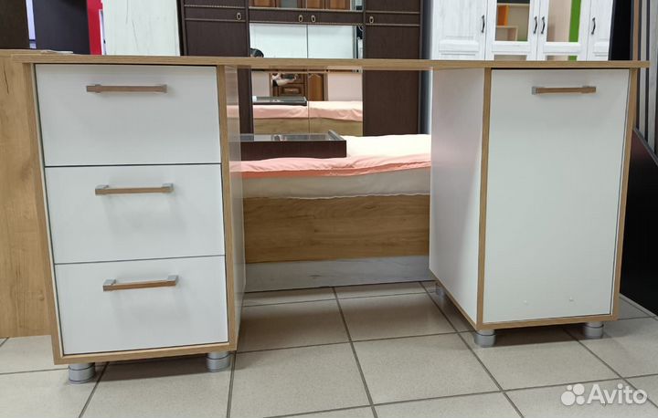 Письменный стол с витриной Свен крафт дуб зол/бел