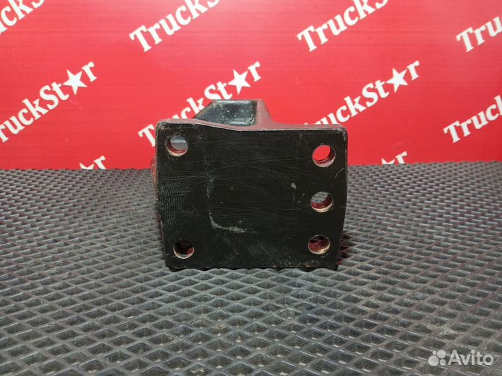 Кронштейн бампера переднего левый Renault T