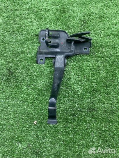 Крюк капота audi a4 b6 8E 2169