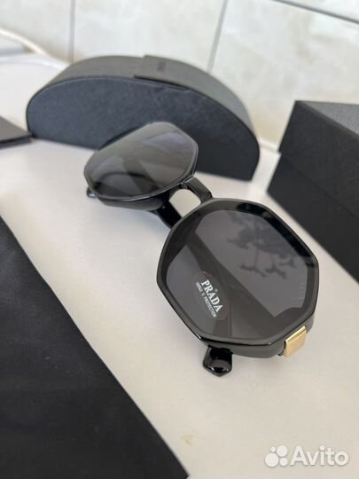 Женские солнцезащитные очки prada