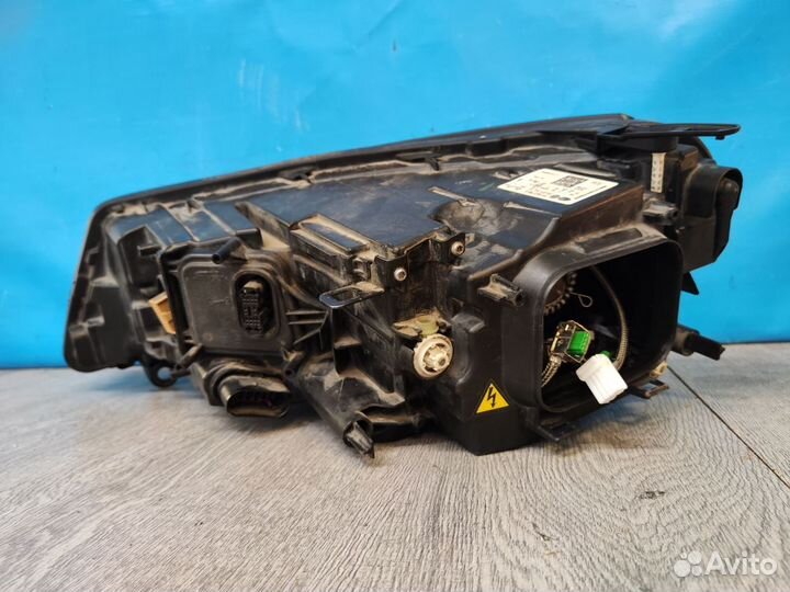 Фара правая Volkswagen Touareg 2014-2018