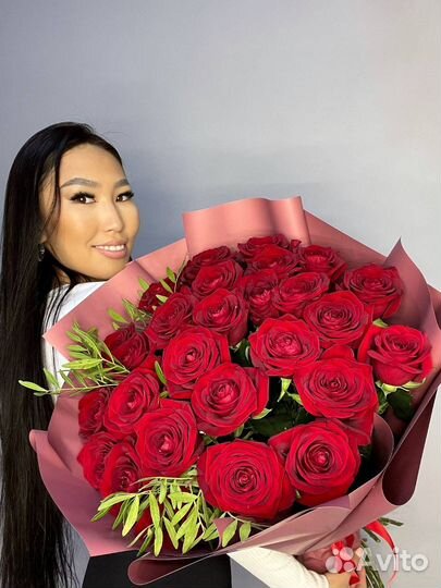 Красная роза в упаковке 27 роз доставка