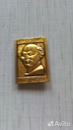 Продаю значки 