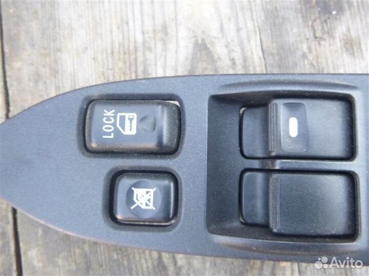 Блок управления стеклоподъемниками передний правый