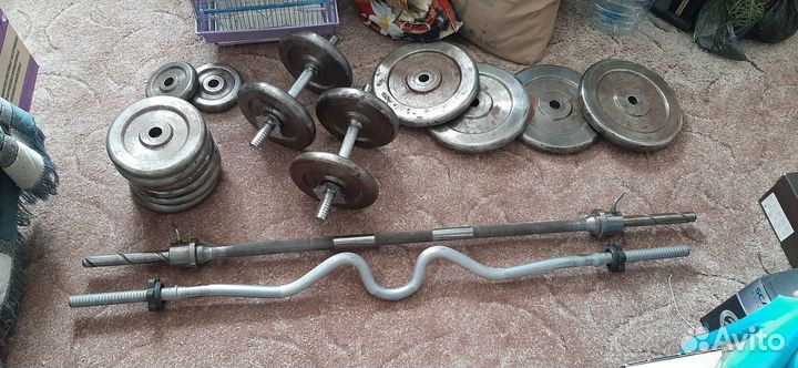 Штанга с блинами и гантели