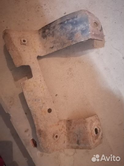 Крепление бампера на Mitsubishi Pajero 3