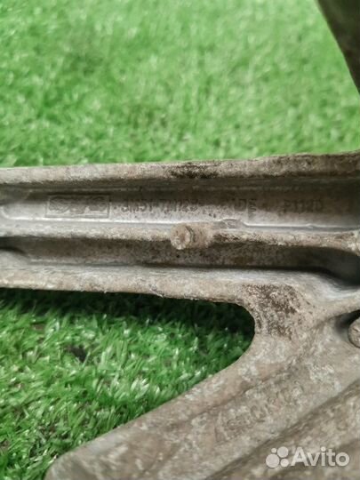 Кронштейн МКПП Ford Focus 3 хетчбэк 1.6 pnda 2012