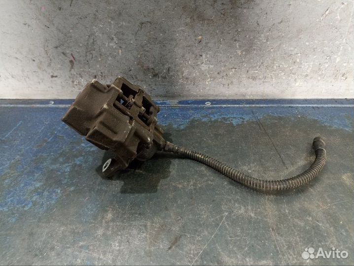 Суппорт задний левый Chrysler Crossfire