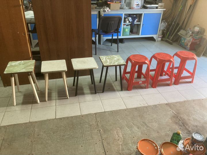 Табуретки б/у. Материал (дерево, пластик)