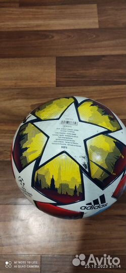 Футбольный мяч adidas