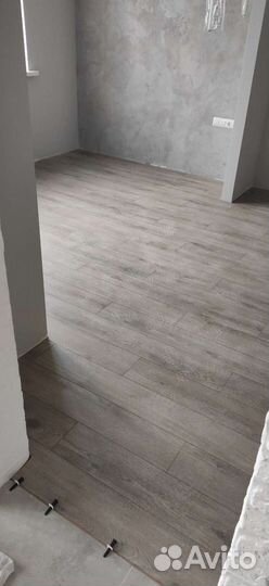 Укладка ламината.Установка пластикового плинтуса