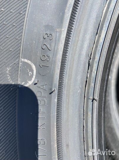 Roadmarch Prime UHP 08 225/50 R17 98