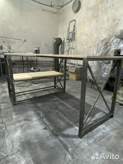 Угловой письменный стол